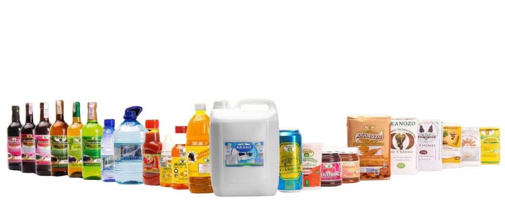 Gamme de produits alimentaires et de boissons, comprenant des bouteilles de jus, huiles, sauces et boîte de produits divers.